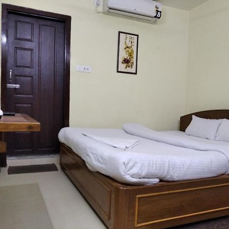 Hotel Pine Yard Tezpur Экстерьер фото