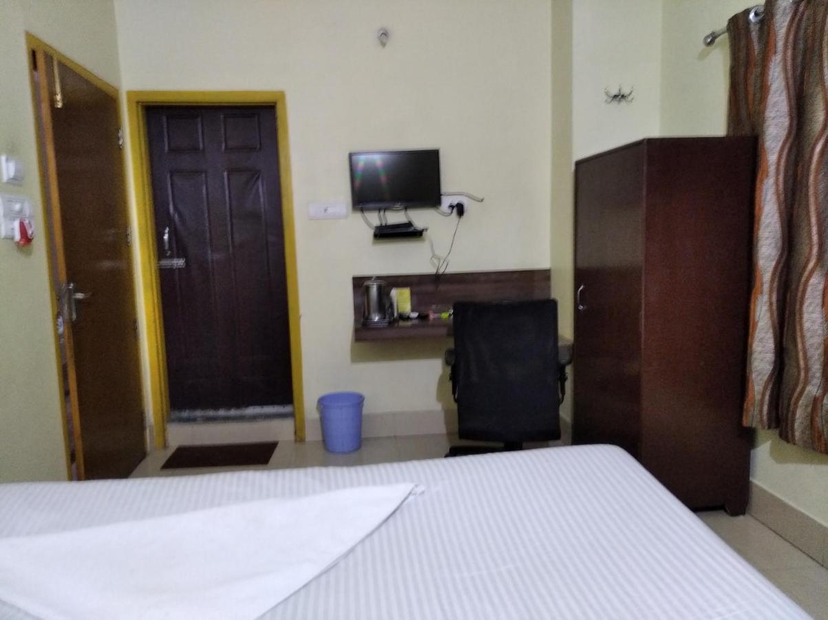 Hotel Pine Yard Tezpur Экстерьер фото