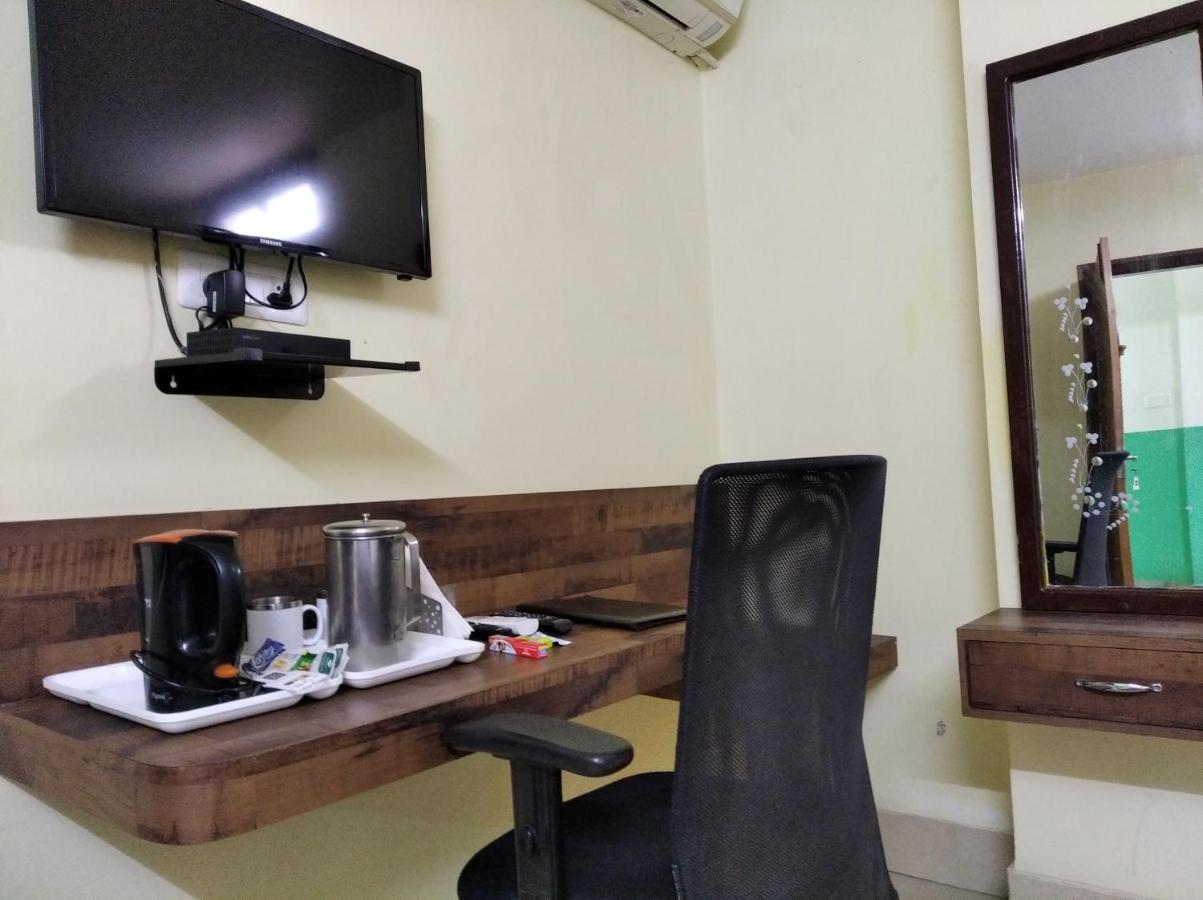 Hotel Pine Yard Tezpur Экстерьер фото